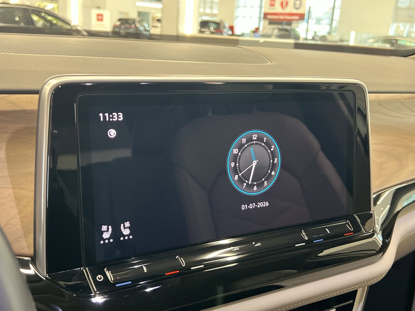 Used 2025 Volkswagen Atlas SE image 15