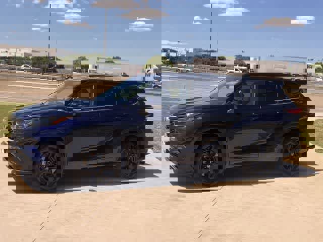 Used 2023 Toyota Highlander L FWD image 4