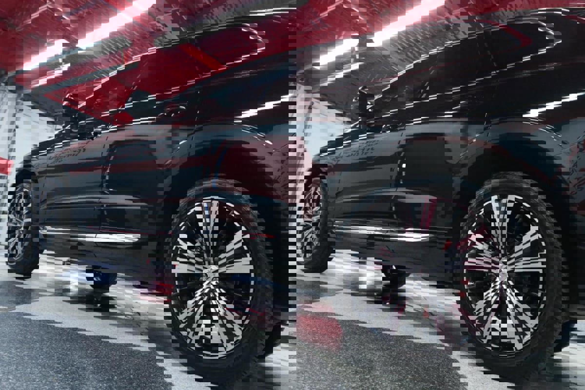 Used 2023 Volvo XC60 B5 Plus image 38