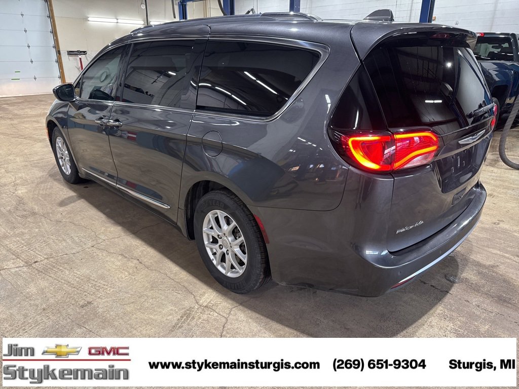 Used 2020 Chrysler Pacifica Touring-L image 4