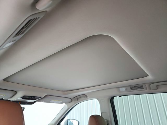 Used 2025 Nissan Pathfinder Platinum w/ Cargo Package image 22