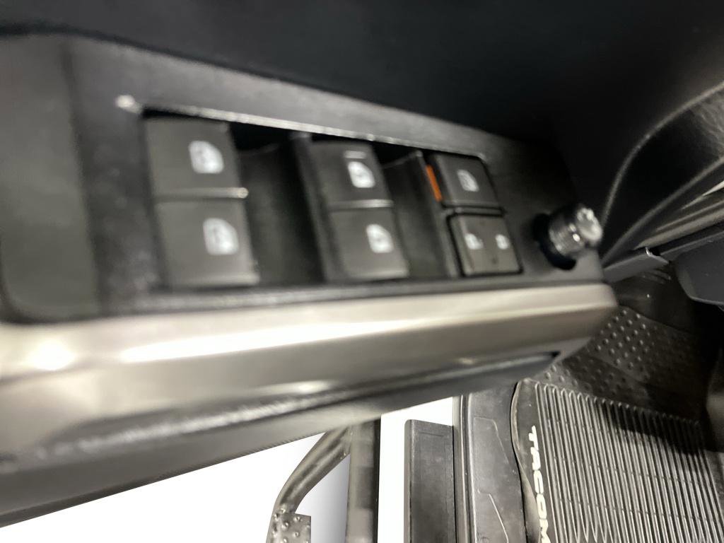 Used 2019 Toyota Tacoma Limited AWD/4WD image 11