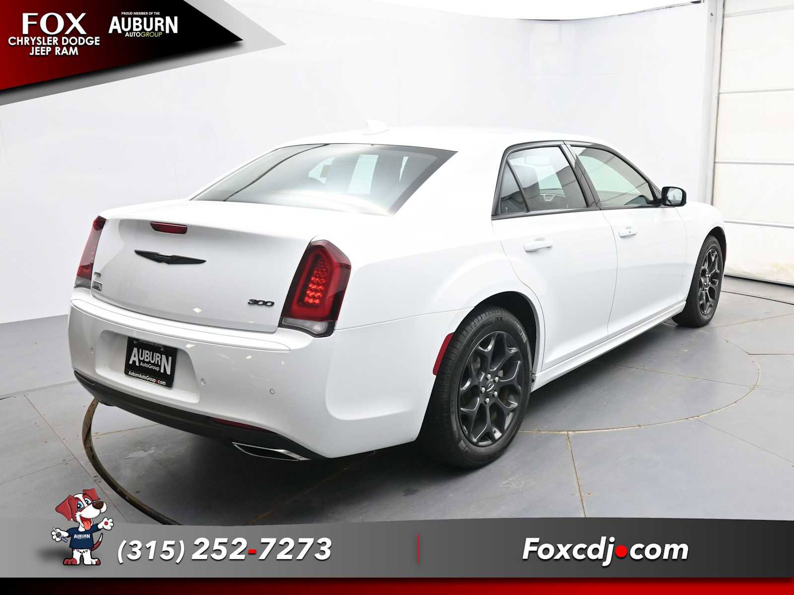 Used 2023 Chrysler 300 Touring L w/ Comfort Group image 13