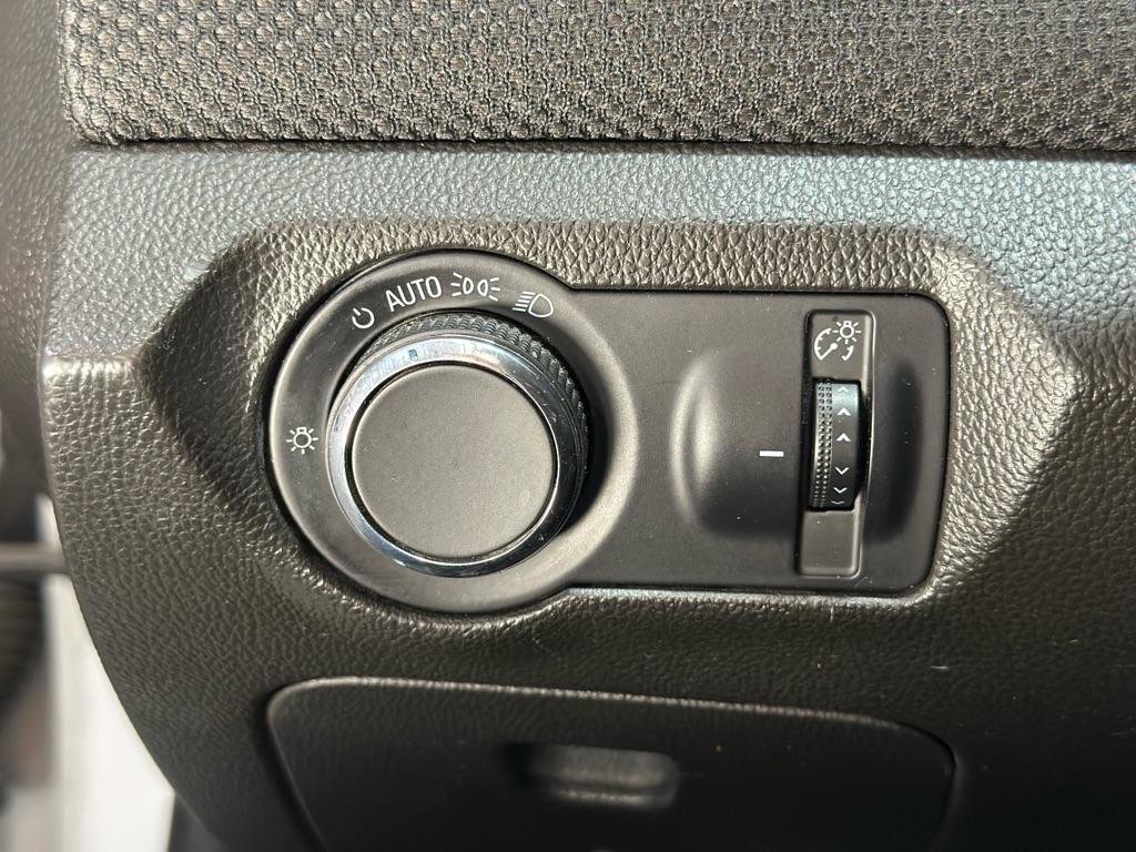 Used 2015 Chevrolet Cruze LTZ FWD image 33