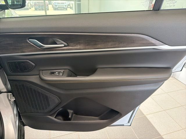 New 2026 Jeep Grand Cherokee L Limited AWD/4WD image 13