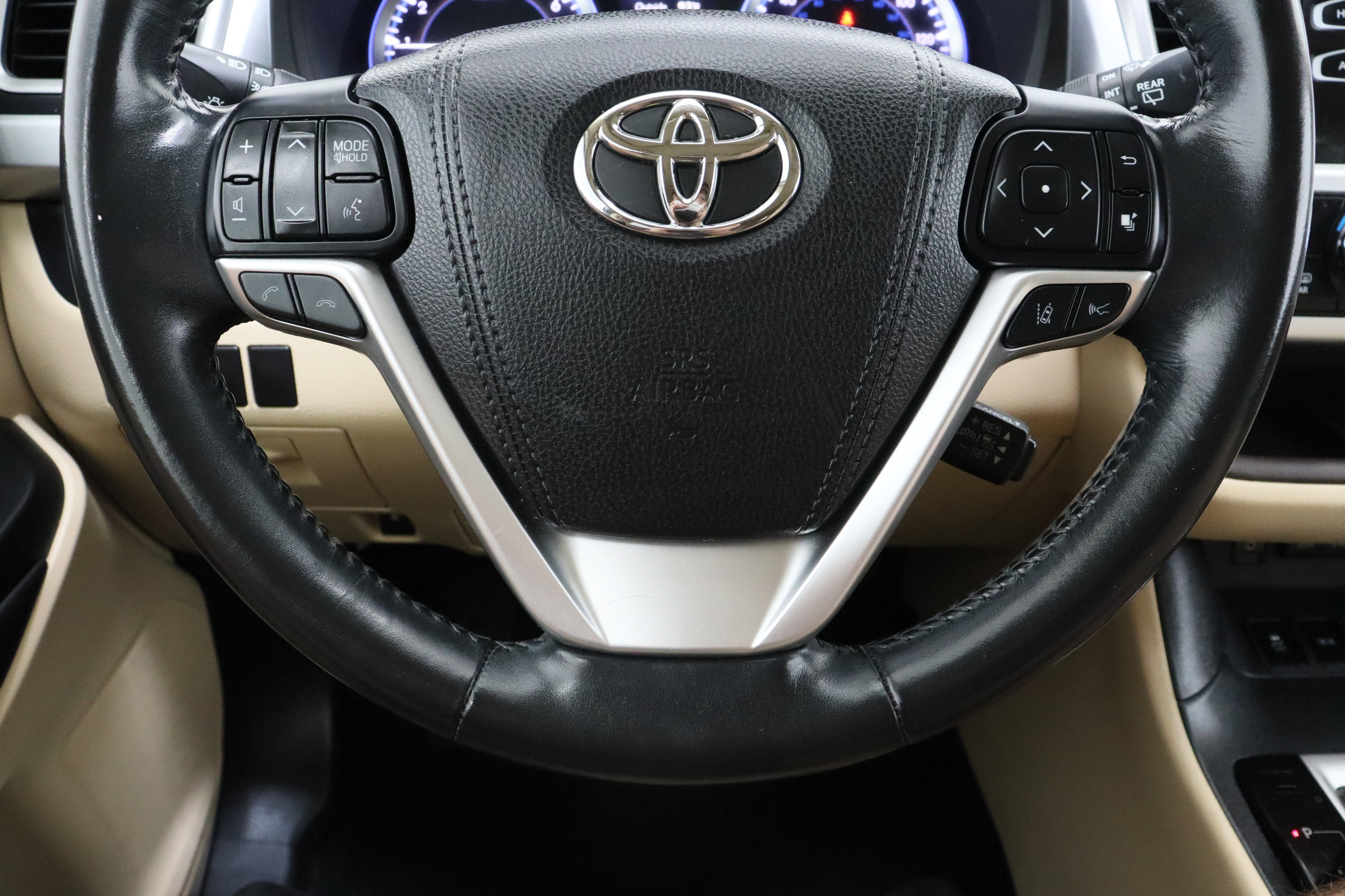 Used 2017 Toyota Highlander XLE AWD/4WD image 26