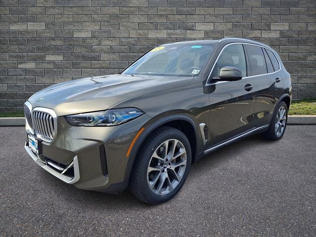 Used 2024 BMW X5 xDrive40i w/ Premium Package image 3