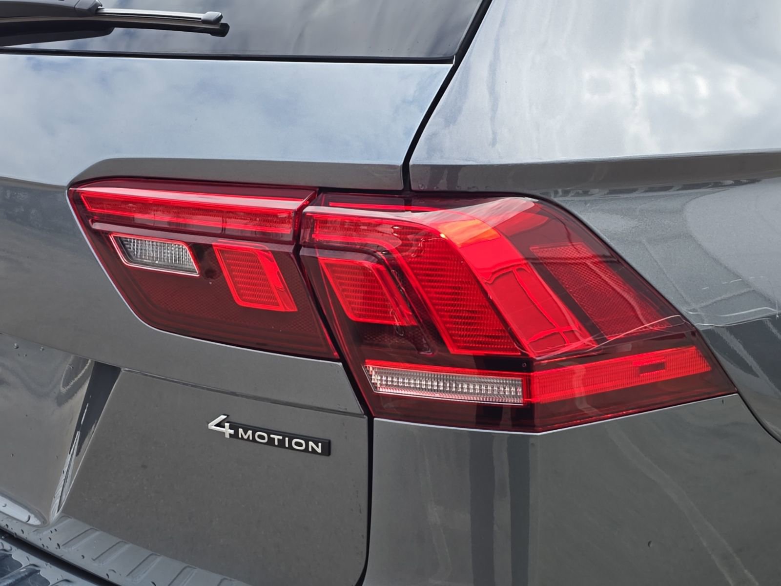 Certified 2023 Volkswagen Tiguan SE image 11
