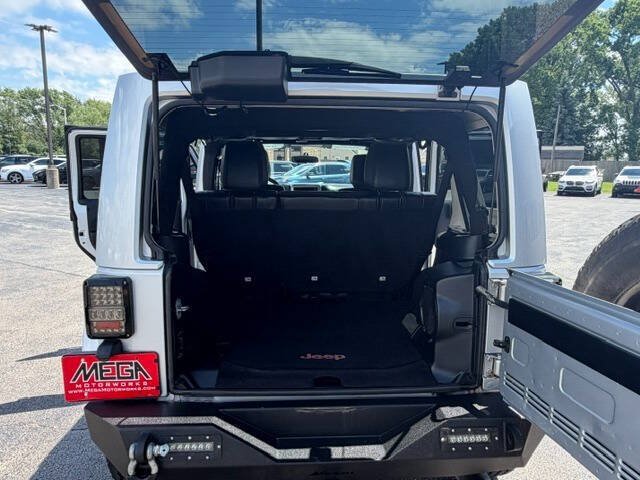 Used 2012 Jeep Wrangler Unlimited Sahara AWD/4WD image 11