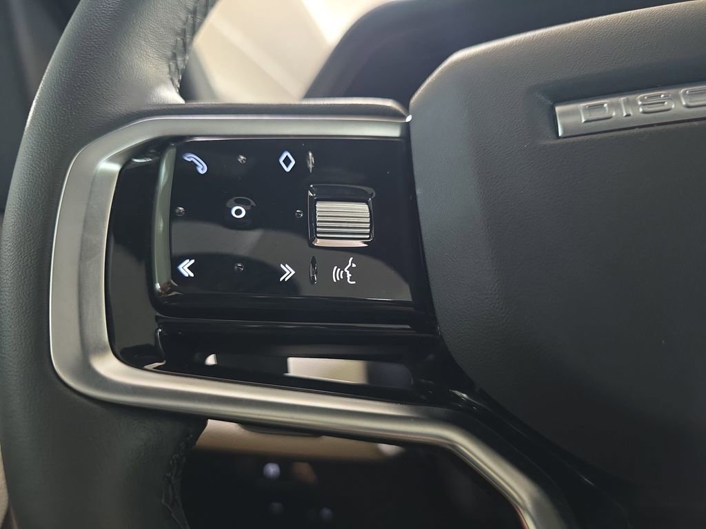 Used 2023 Land Rover Discovery Sport SE R-Dynamic image 16