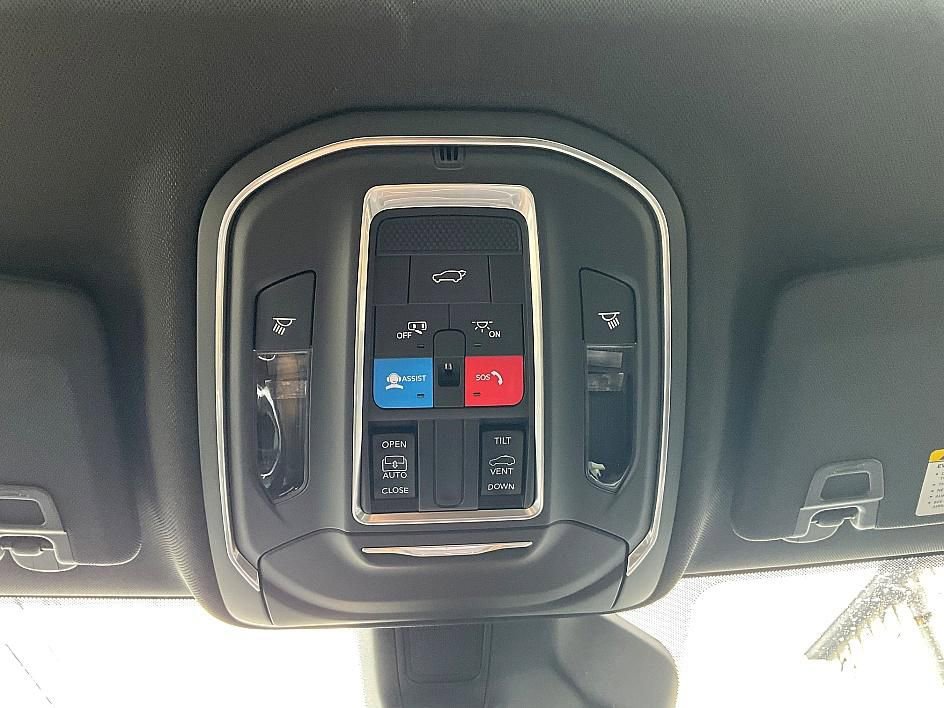 New 2026 Jeep Grand Cherokee Altitude image 27