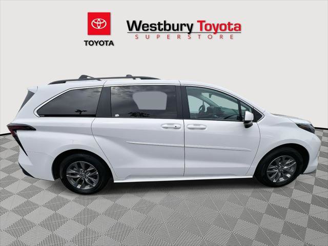 Certified 2025 Toyota Sienna LE image 6