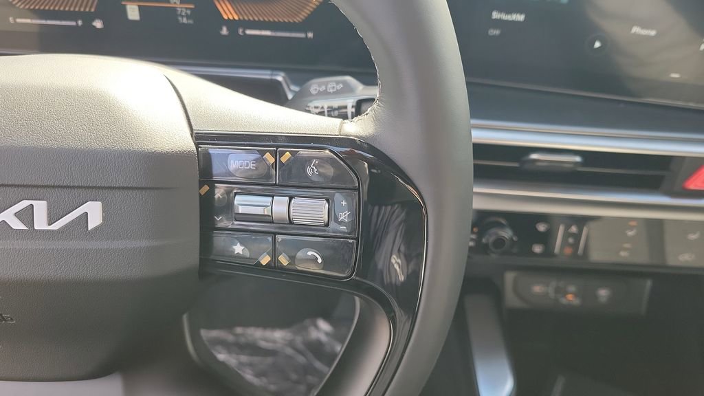 New 2026 Kia Sorento LX FWD image 32