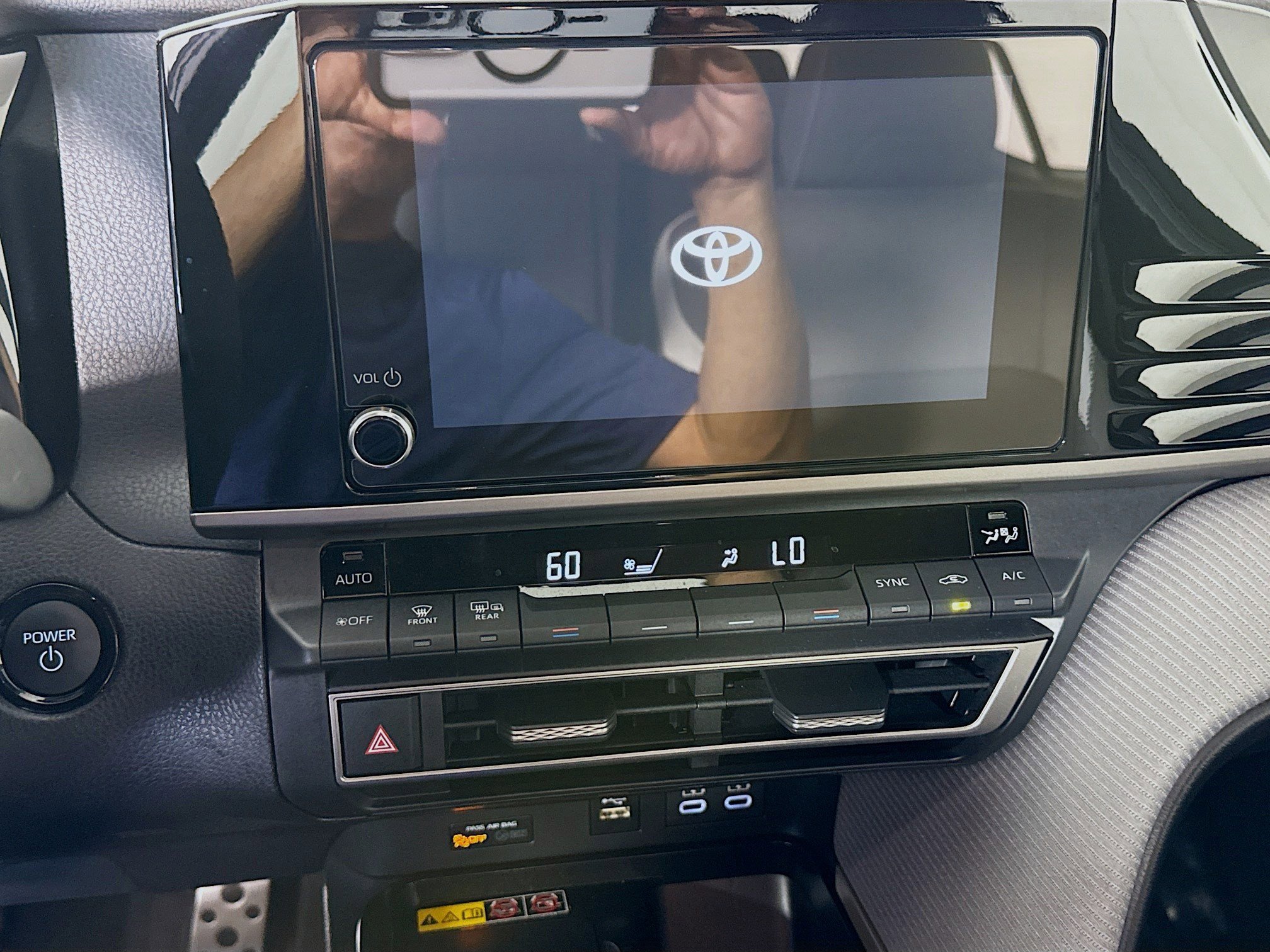 Used 2025 Toyota Camry SE w/ Convenience Package image 18