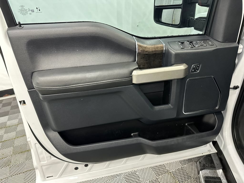 Used 2022 Ford F250 Lariat w/ Lariat Value Package AWD/4WD image 11