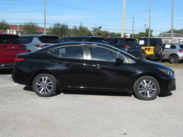 Used 2023 Nissan Versa SV image 2
