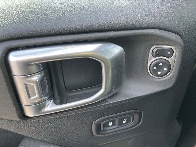 Used 2019 Jeep Wrangler Unlimited Sahara image 13