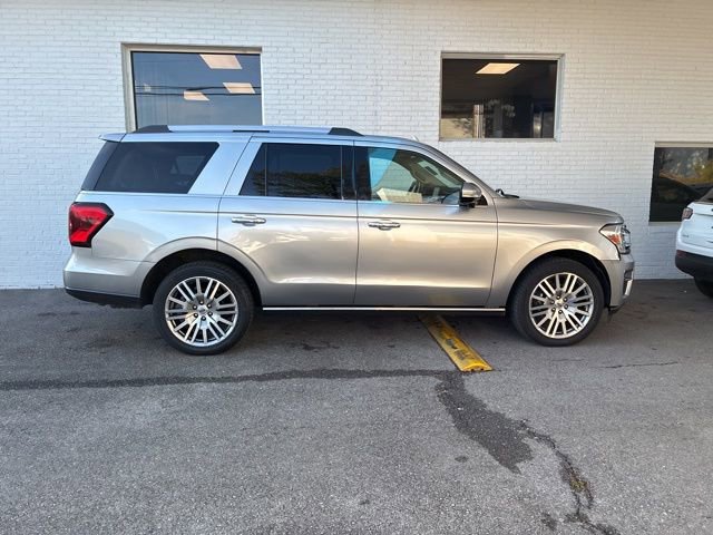 Used 2023 Ford Expedition Limited image 12