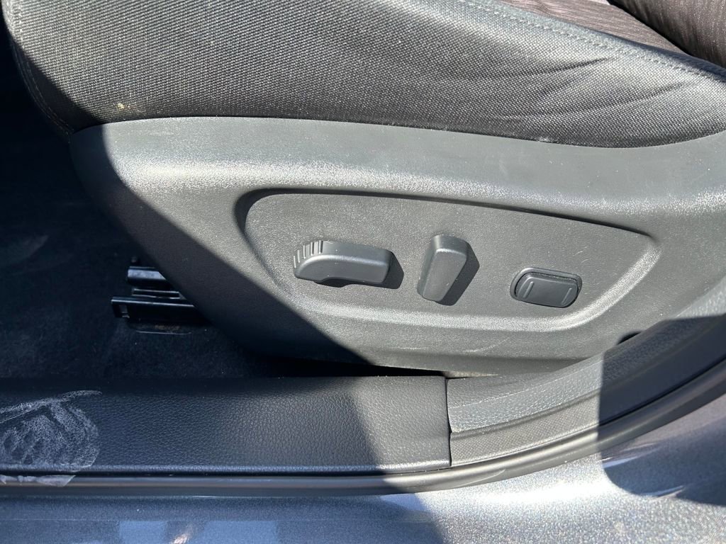 Used 2019 Nissan Rogue SV image 21