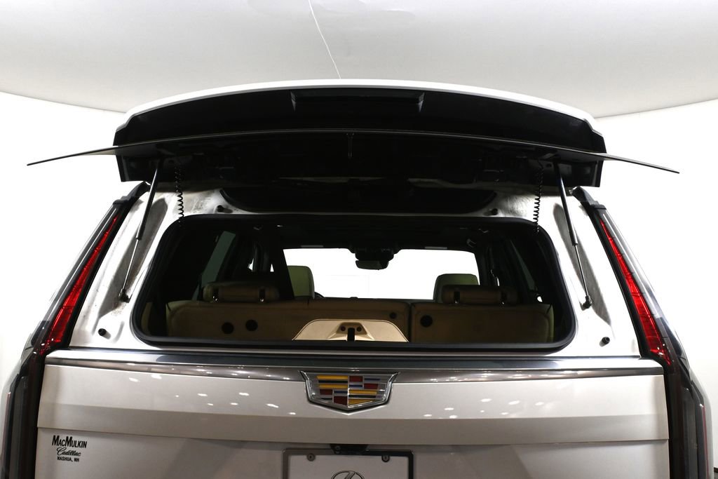 Used 2023 Cadillac Escalade Premium Luxury AWD/4WD image 44