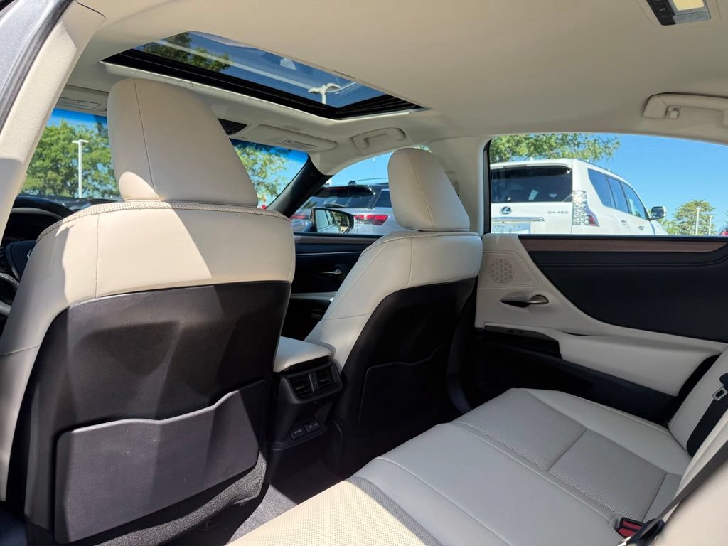 Used 2024 Lexus ES 300h w/ Premium Package FWD image 16