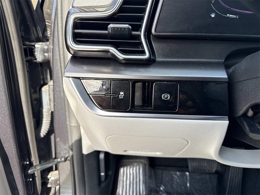 Used 2024 Kia Sportage EX image 13