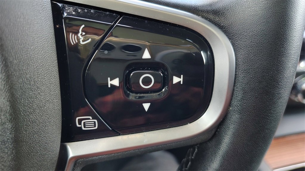 Certified 2023 Volvo XC60 B5 Plus w/ Climate Package image 13