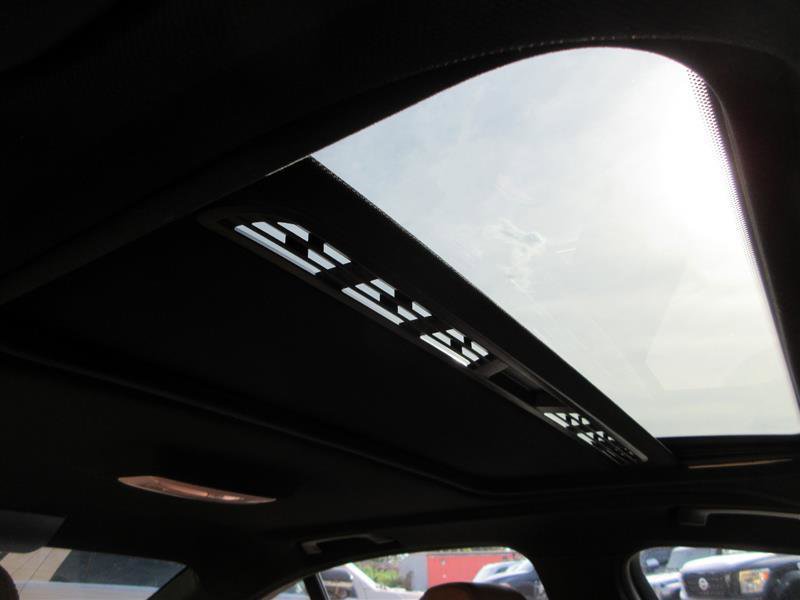 Used 2018 BMW 330i xDrive Sedan w/ Convenience Package image 25