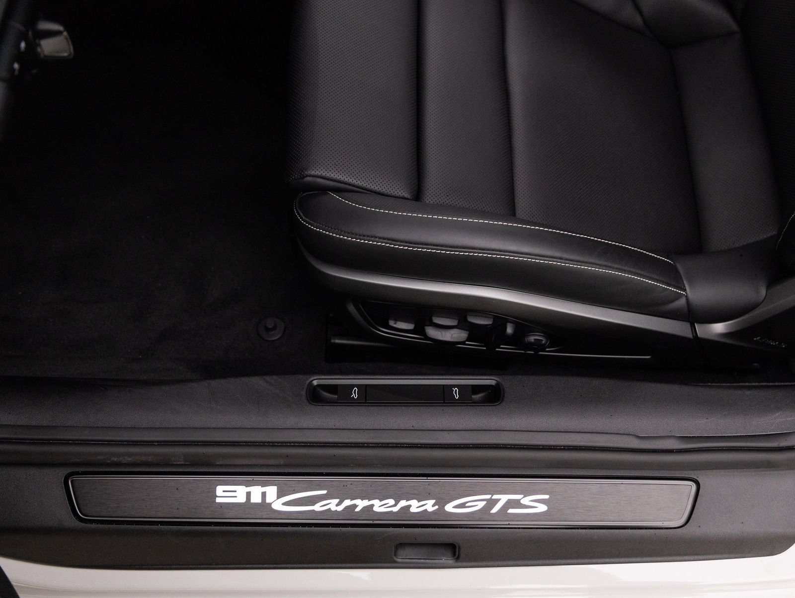 Certified 2024 Porsche 911 Carrera GTS RWD image 20