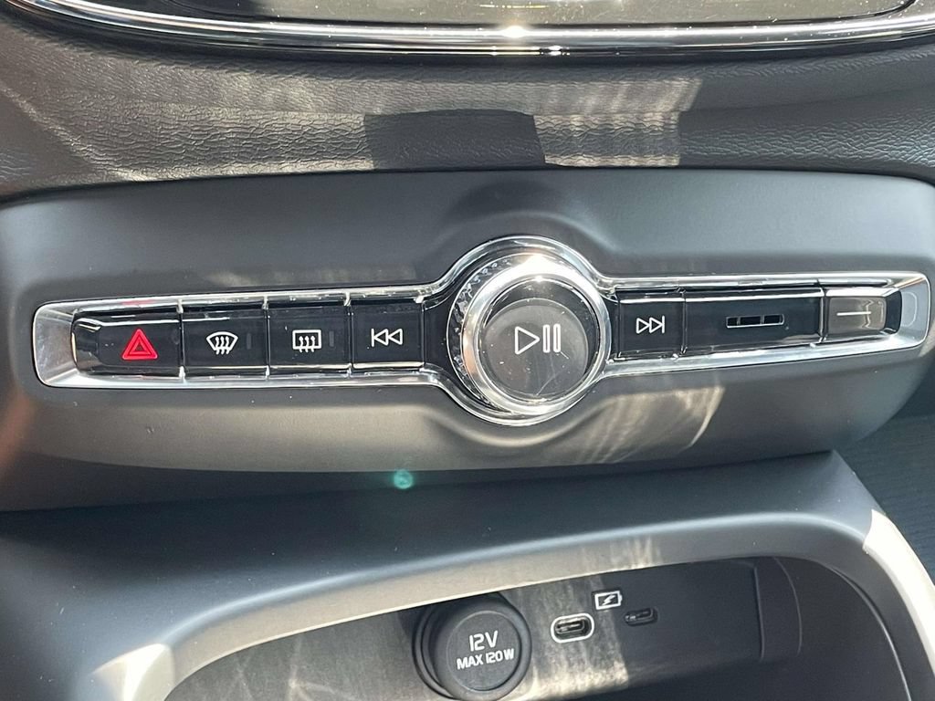Used 2023 Volvo XC40 Recharge Ultimate AWD/4WD image 19