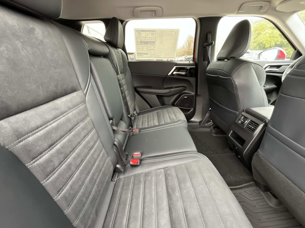 New 2026 Mitsubishi Outlander SE FWD image 16