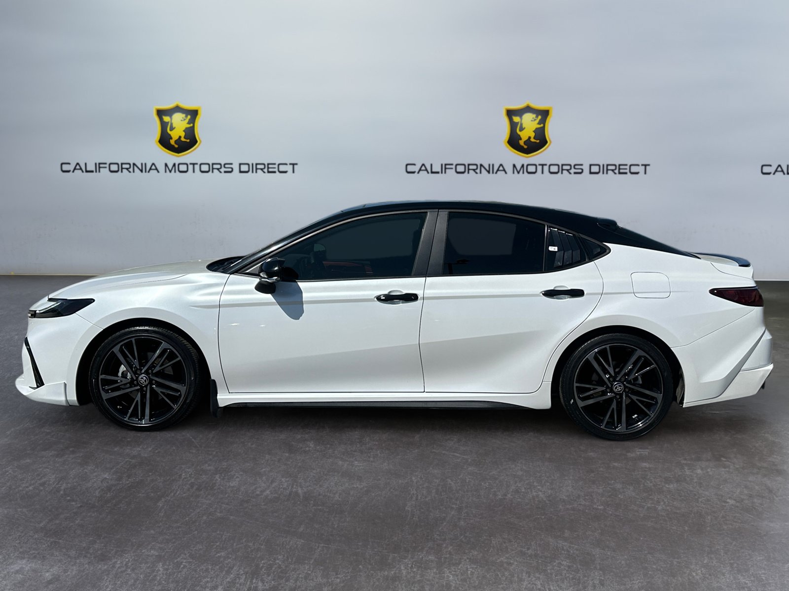 Used 2025 Toyota Camry XSE w/ Premium Package FWD image 2