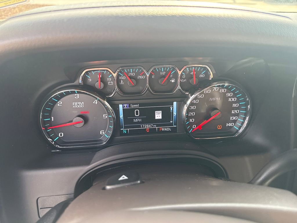 Used 2018 Chevrolet Suburban LT RWD image 22