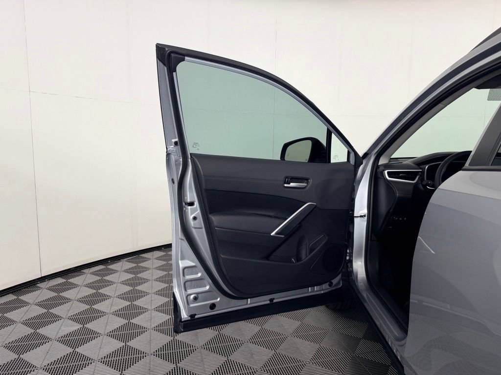 Used 2026 Toyota Corolla Cross XLE w/ Convenience Package FWD image 26