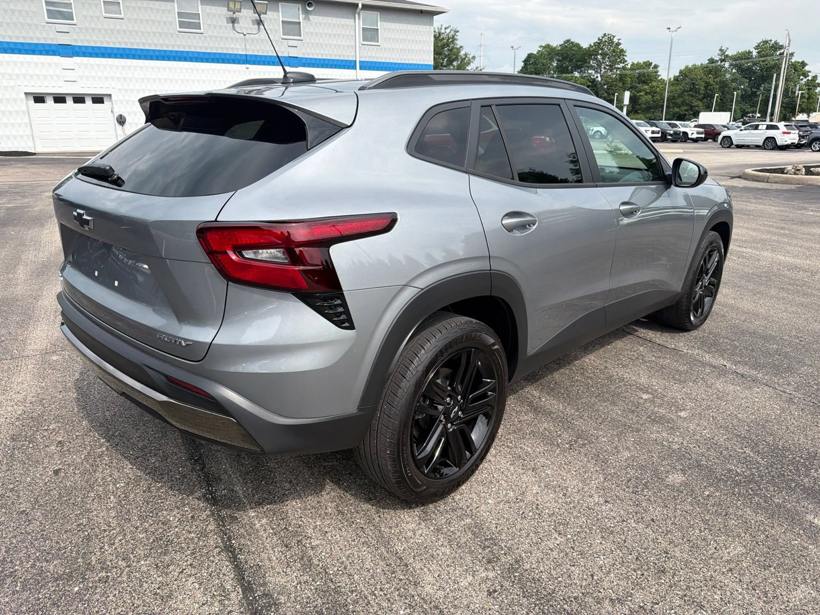 Used 2026 Chevrolet Trax ACTIV w/ Sunroof Package FWD image 5