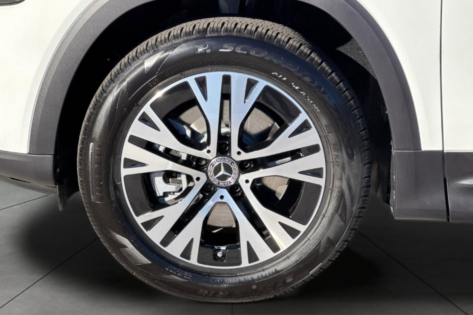 New 2026 Mercedes-Benz GLB 250 image 3