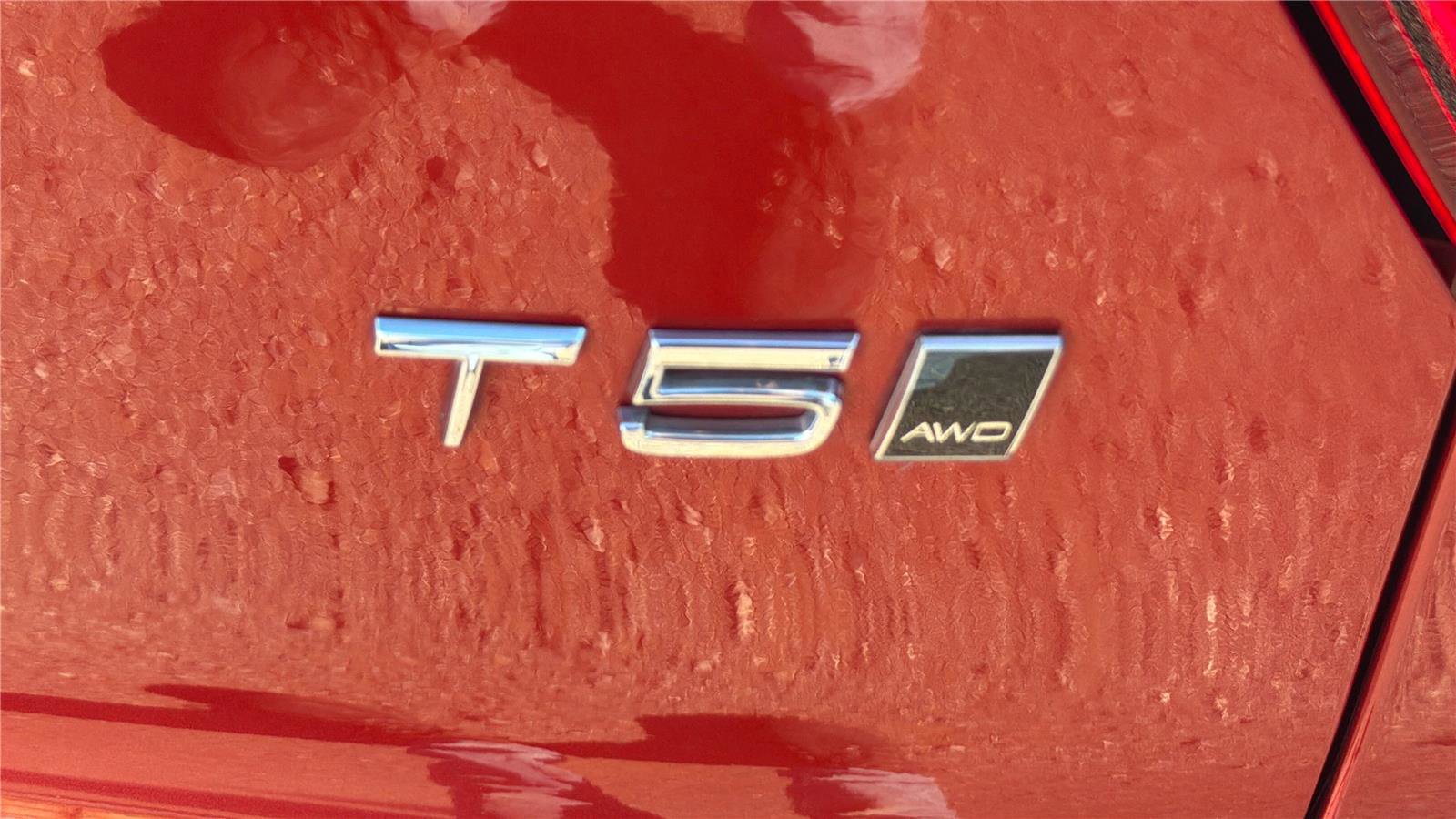 Used 2019 Volvo XC40 T5 Momentum image 18