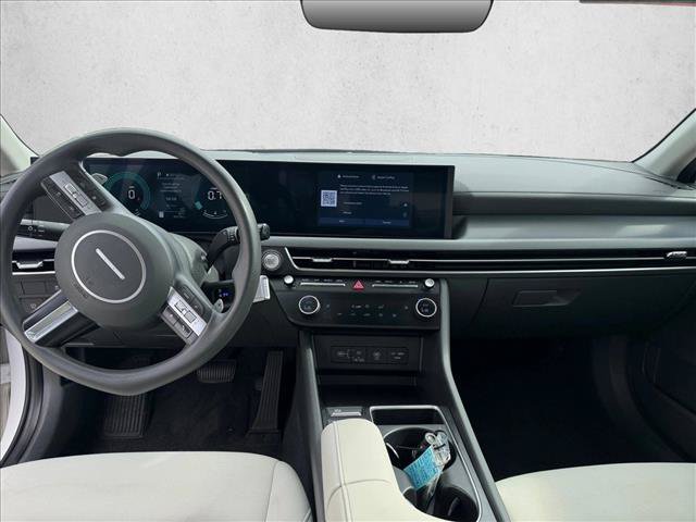 Used 2025 Hyundai Sonata SEL FWD image 17