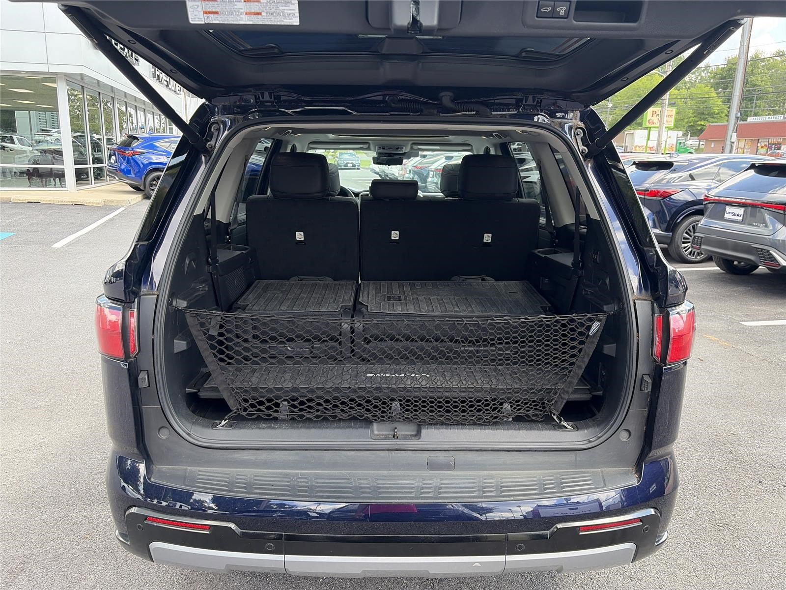 Used 2023 Toyota Sequoia Limited w/ Tow Technology Package AWD/4WD image 14