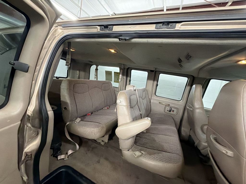 Used 2004 Chevrolet Express 2500 Passenger w/ LS Preferred Equipment Group RWD image 22