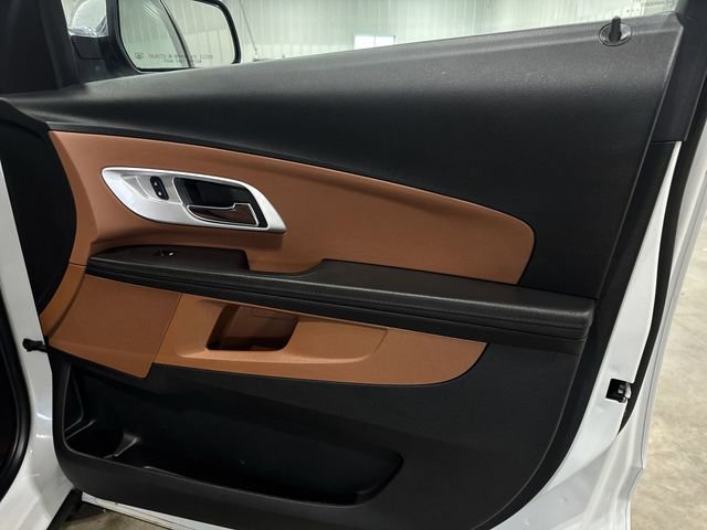 Used 2016 Chevrolet Equinox LTZ w/ Enhanced Convenience Package image 27