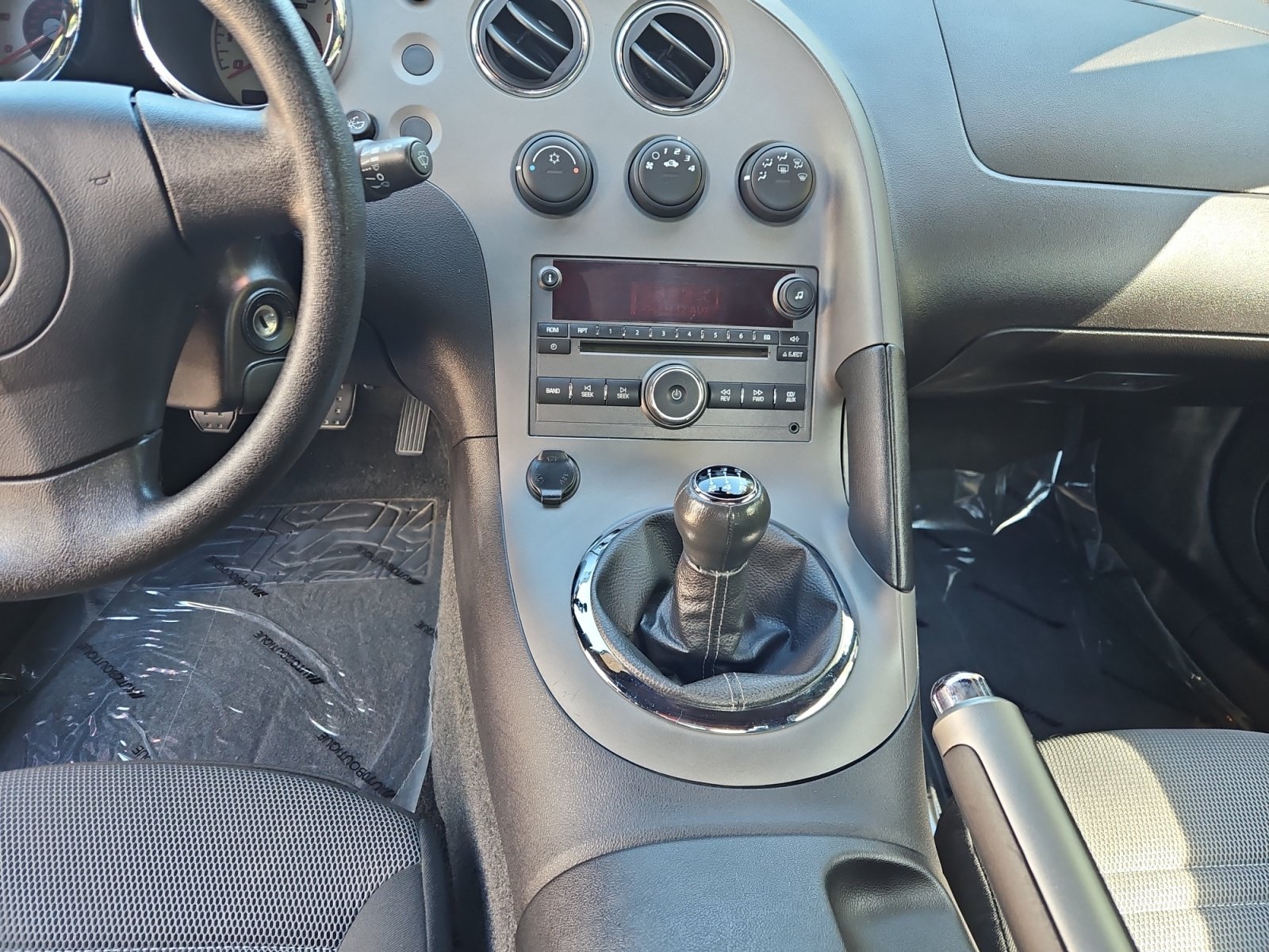 Used 2007 Pontiac Solstice Convertible RWD image 11