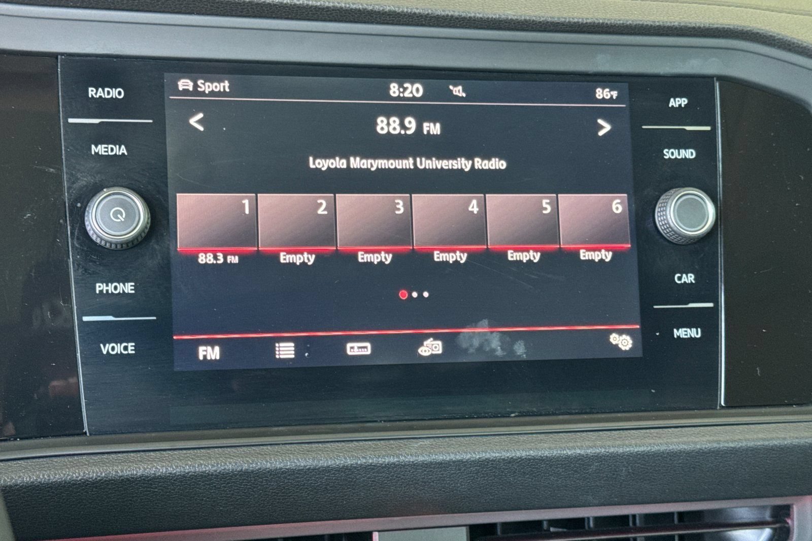 Used 2019 Volkswagen Jetta SEL w/ Cold Weather Package FWD image 17