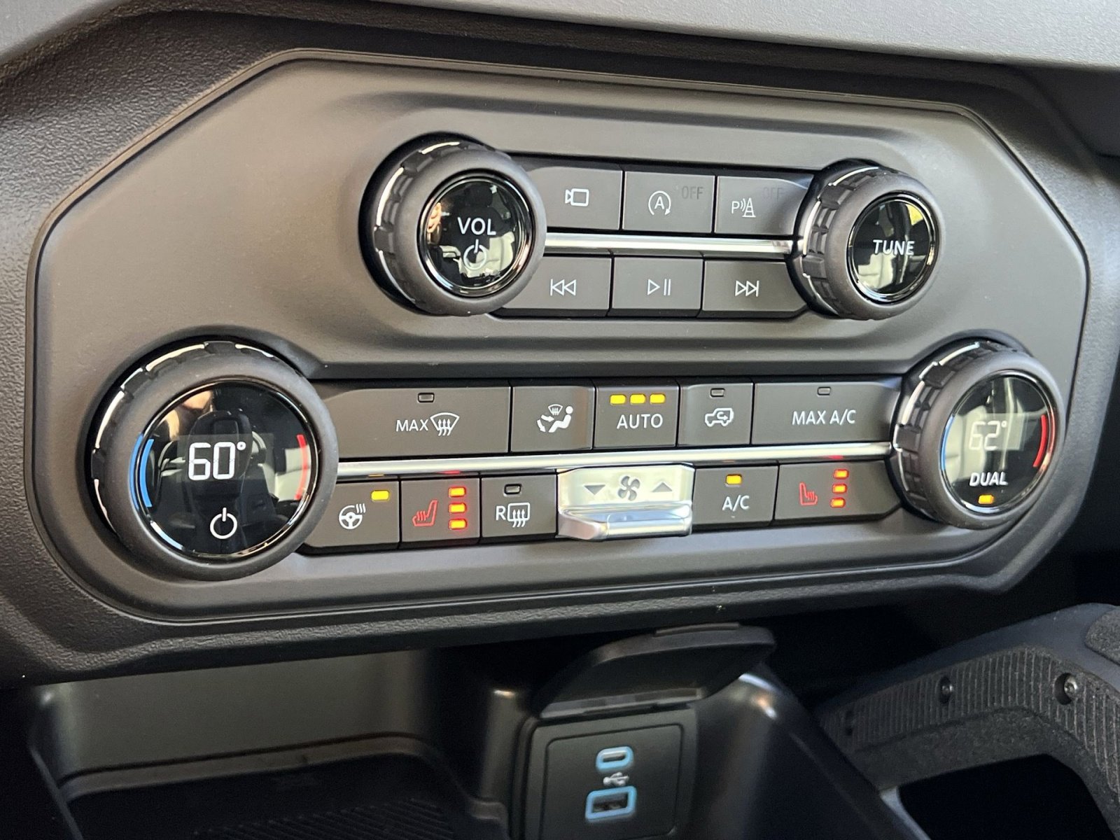 New 2025 Ford Bronco Badlands image 21