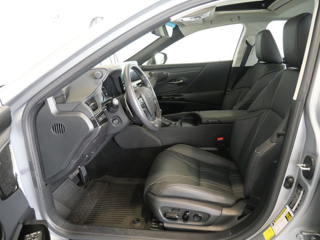 Used 2023 Lexus ES 300h w/ Accessory Package (Z2) image 15