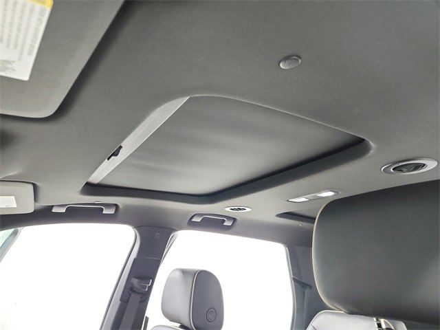 Used 2023 Chevrolet Traverse Premier image 22