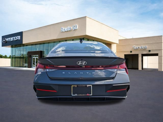 Used 2025 Hyundai Elantra Sport FWD image 5