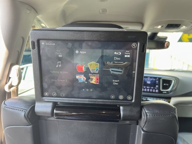 Used 2020 Chrysler Pacifica Touring-L Plus w/ Advanced Safetytec Group FWD image 26
