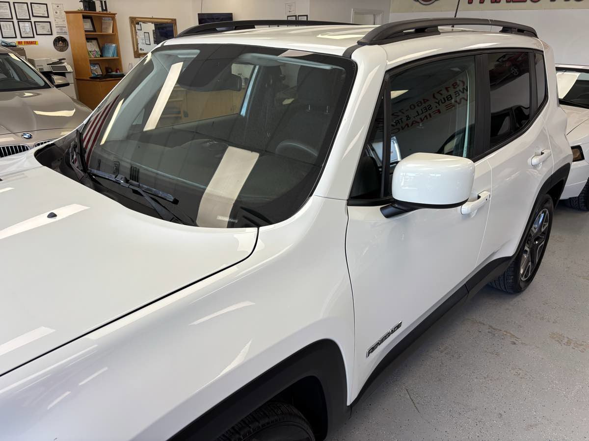 Used 2018 Jeep Renegade Latitude FWD image 4