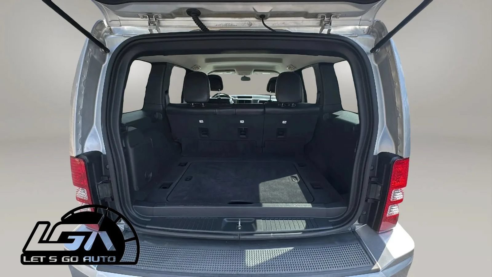 Used 2012 Jeep Liberty Sport AWD/4WD image 17